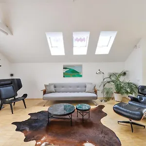 Eclectic Loft Royal Way Apartment Prague