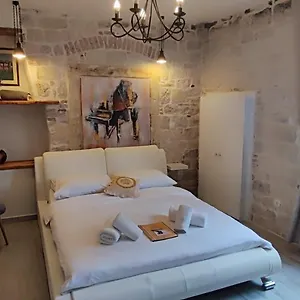 Kadena - 18th Century Stone House Apartment Trogir